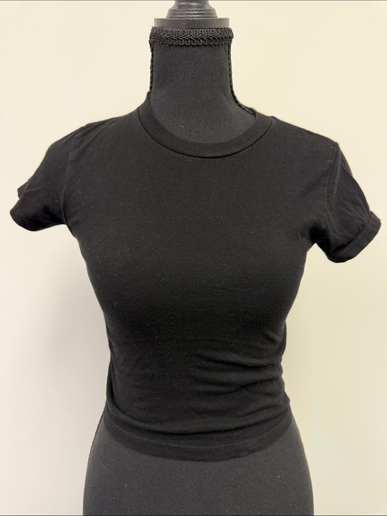 TALENTLESS Tops - TALENTLESS Black Fitted Crewneck Short Sleeve Tee
